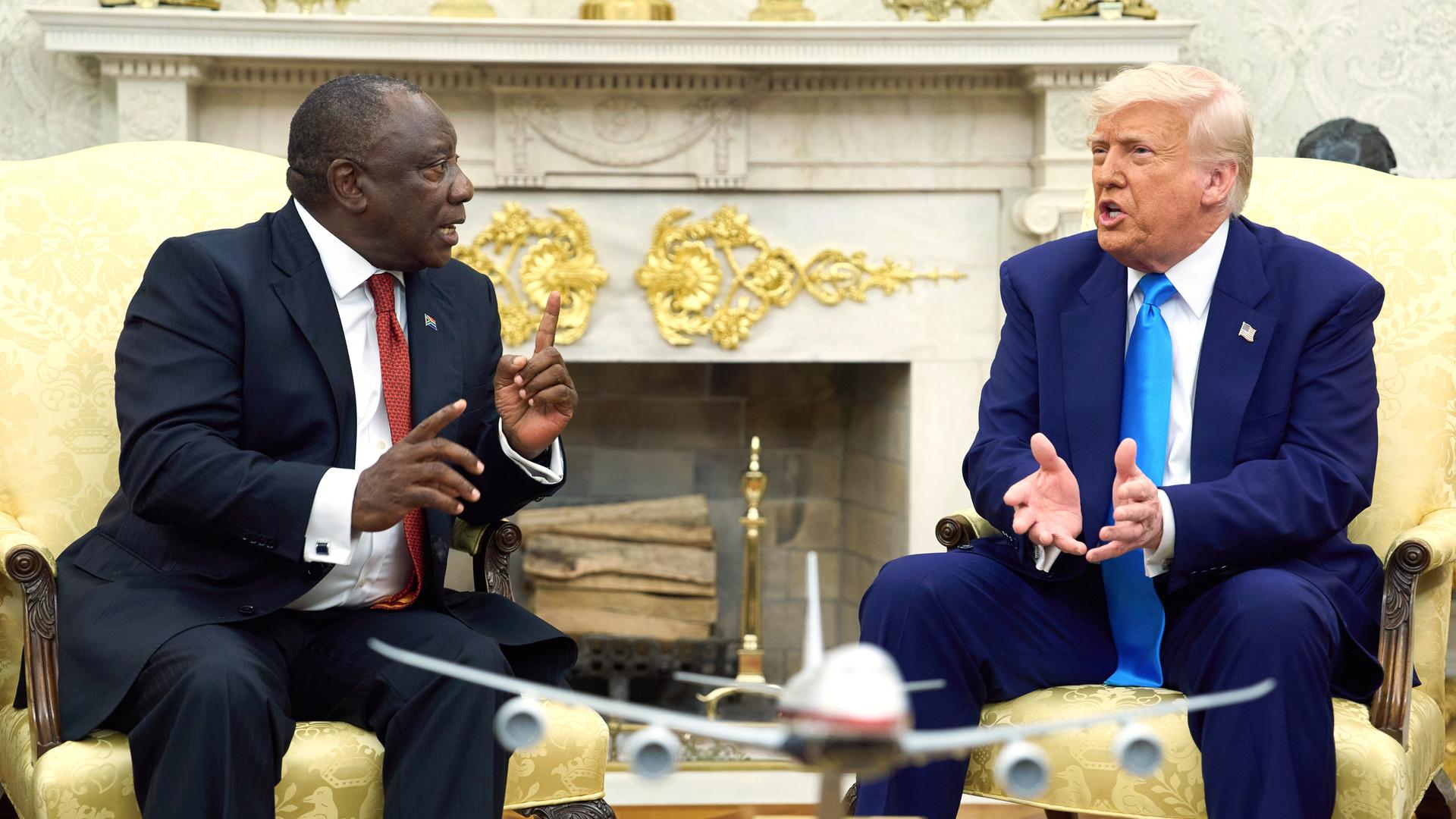 US-Präsident Donald Trump trifft Südafrikas Präsident Cyril Ramaphosa im Oval Office des Weißen Hauses. US-Präsident Donald Trump trifft Südafrikas Präsident Cyril Ramaphosa im Oval Office des Weißen Hauses.