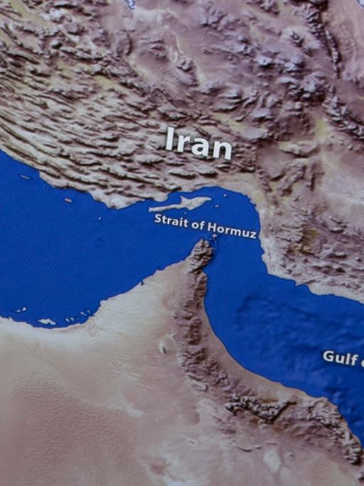 Eine Karte zeigt die Straße von Hormus, eine Meerenge südlich des Iran Eine Karte zeigt die Straße von Hormus, eine Meerenge südlich des Iran