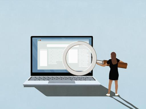 Illustration: Eine Frau hält eine riesengroße Lupe vor einen Laptopbildschirm Illustration: Eine Frau hält eine riesengroße Lupe vor einen Laptopbildschirm