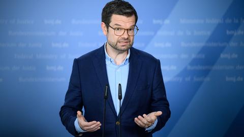 Bundesjustizminister Marco Buschmann (FDP) äußert sich bei einer Pressekonferenz zu seinen Reformvorschlägen für das Unterhaltsrecht.
