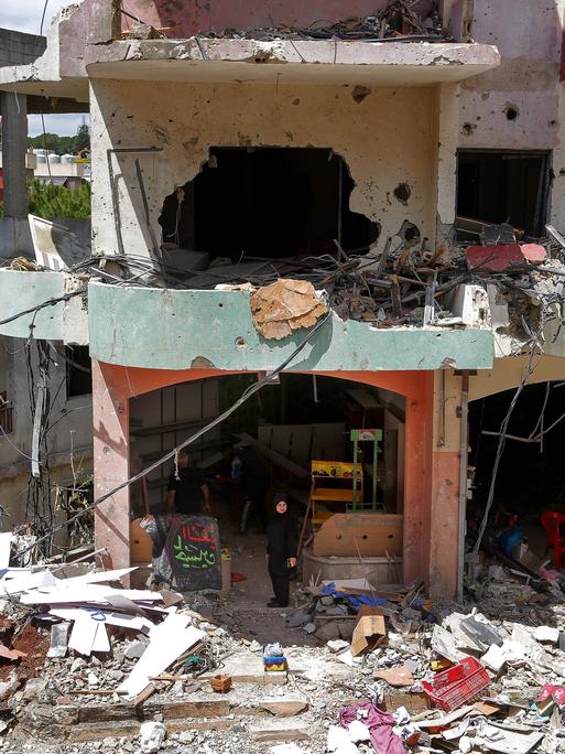 Blick auf mehrere Gebäude im Libanon, die im Krieg mit Israel zerstört wurden. 