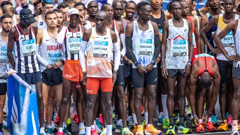 Läufer des Berlin-Marathons am Start