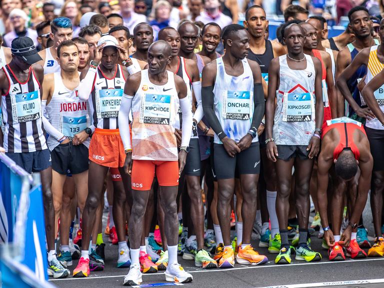 Läufer des Berlin-Marathons am Start