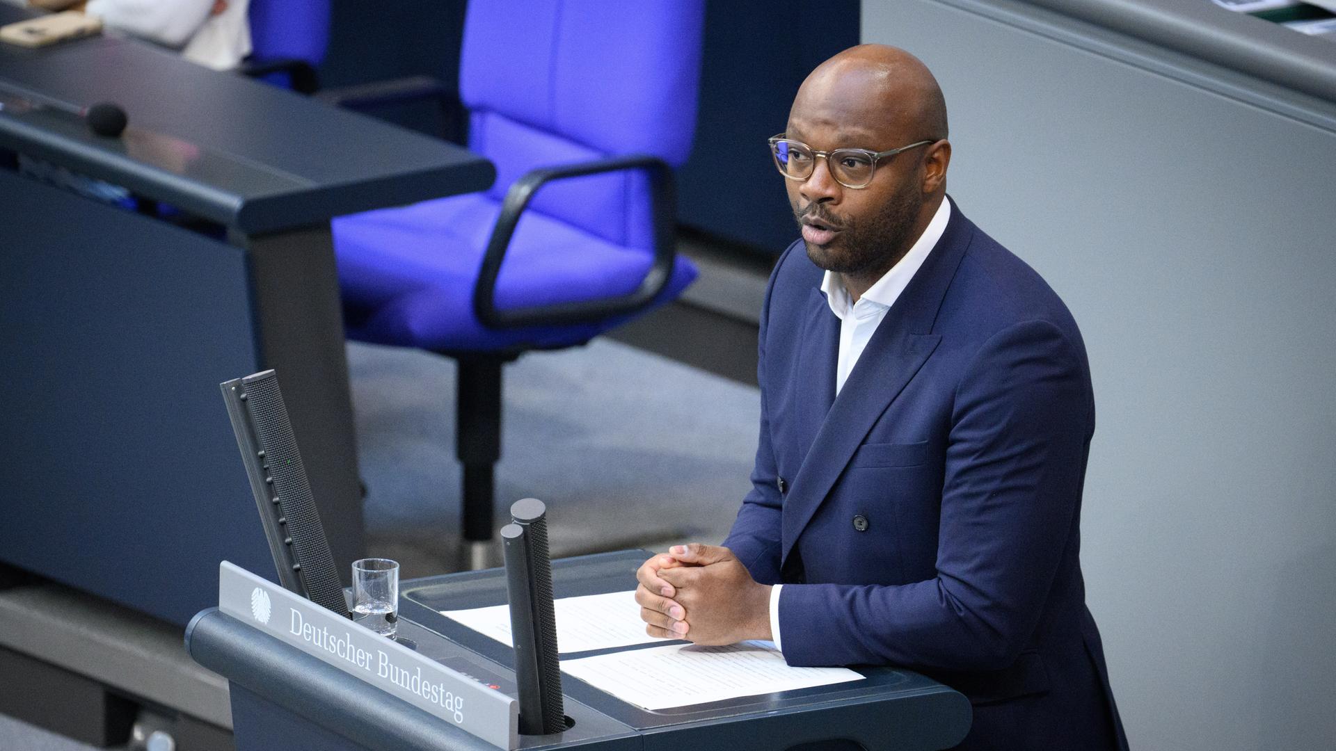Armand Zorn (SPD) spricht in der 87. Plenarsitzung im Deutschen Bundestag. 