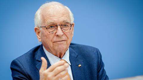Wolfgang Ischinger, Leiter der Münchner Sicherheitskonferenz (MSC), gibt eine Pressekonferenz.