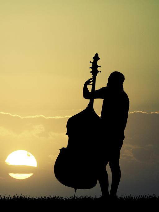 Illustration: Mann mit Cello bei Sonnenuntergang.