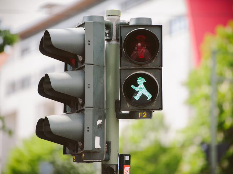 Ein grüner Ampelmann in Berlin