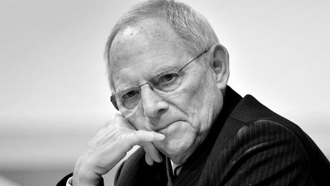 CDU-Politiker Wolfgang Schäuble blickt nachdenklich drein.