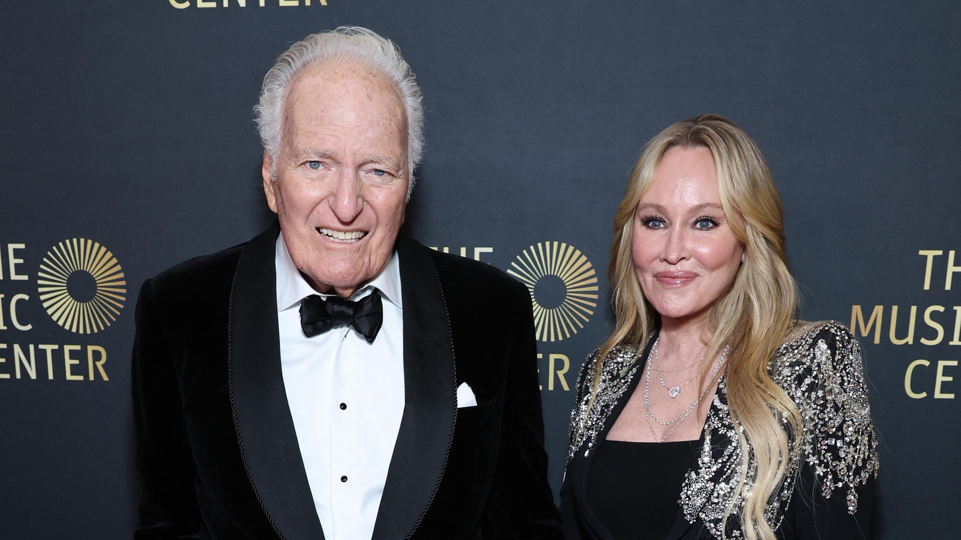 Der US-Musikproduzent Jerry Moss (l.) mit seiner Frau Tina im Janaur 2023 in Los Angeles im US-Bundesstaat Kalifornien Der US-Musikproduzent Jerry Moss (l.) mit seiner Frau Tina im Janaur 2023 in Los Angeles im US-Bundesstaat Kalifornien