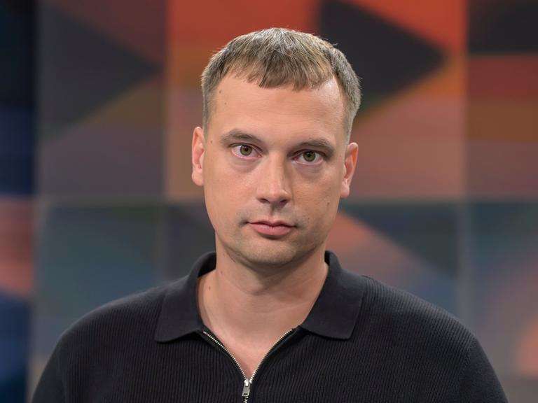 Der Schriftsteller Rapper und Podcaster Hendrik Bolz