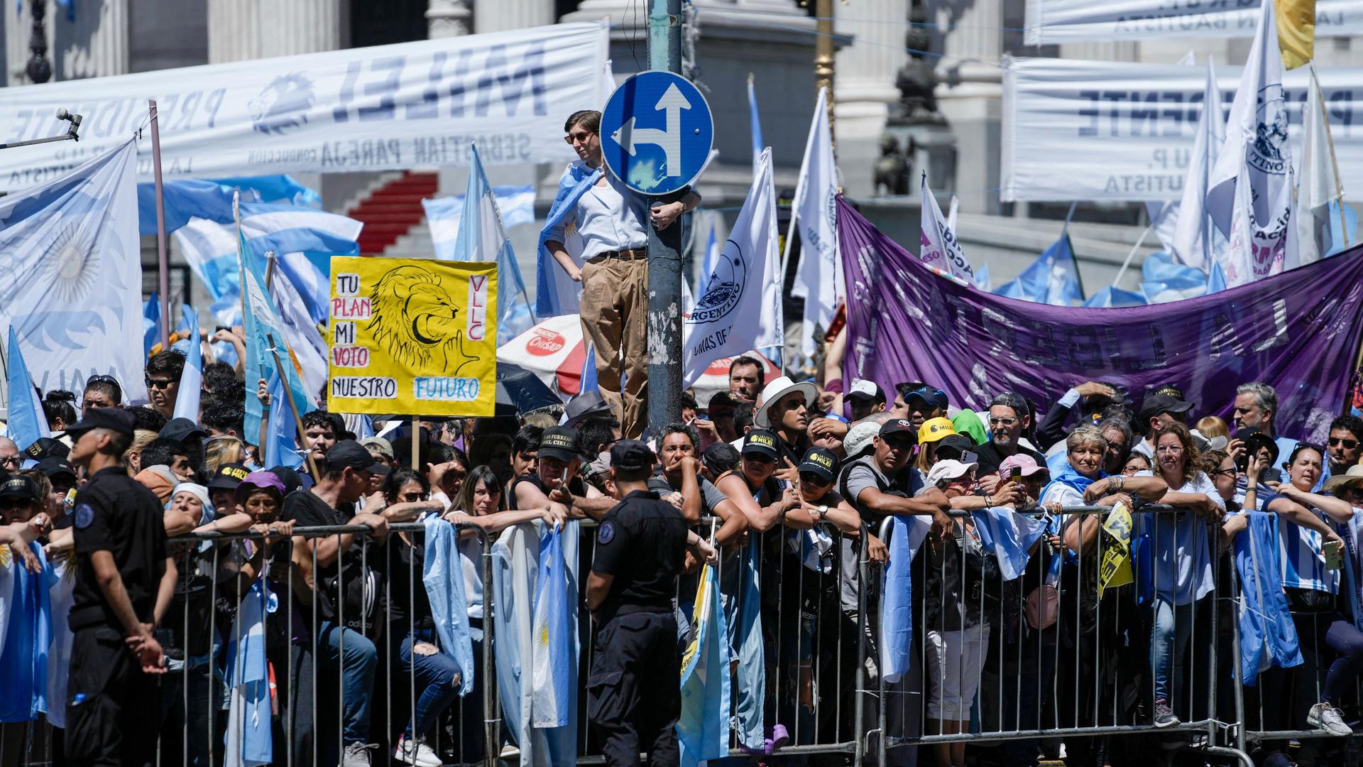 Buenos Aires - Xavier Milei als Präsident Argentiniens vereidigt