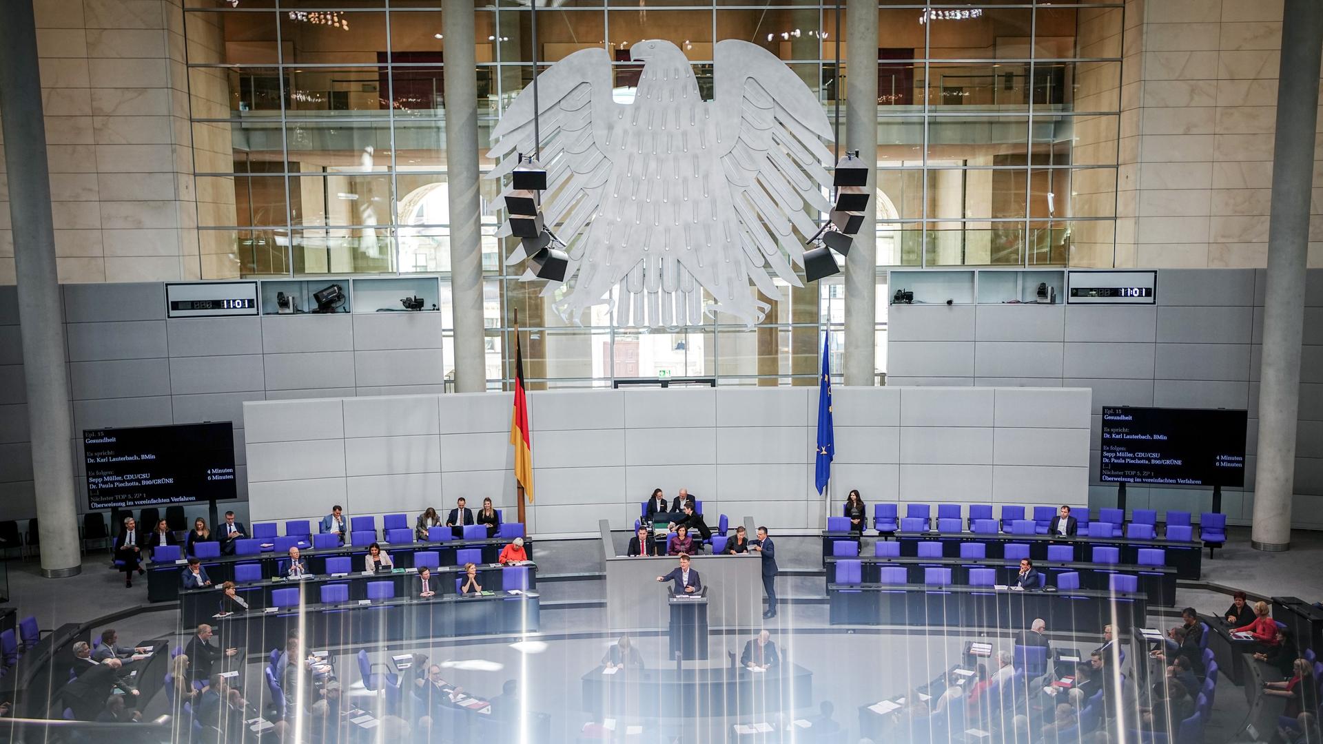 Karl Lauterbach (SPD), Bundesminister für Gesundheit, spricht im Plenum des Bundestags bei der ersten Lesung zum Haushalt 2024.