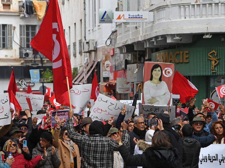 Demonstration in Tunesien für einen verhafteten Oppositionellen Demonstration in Tunesien für einen verhafteten Oppositionellen