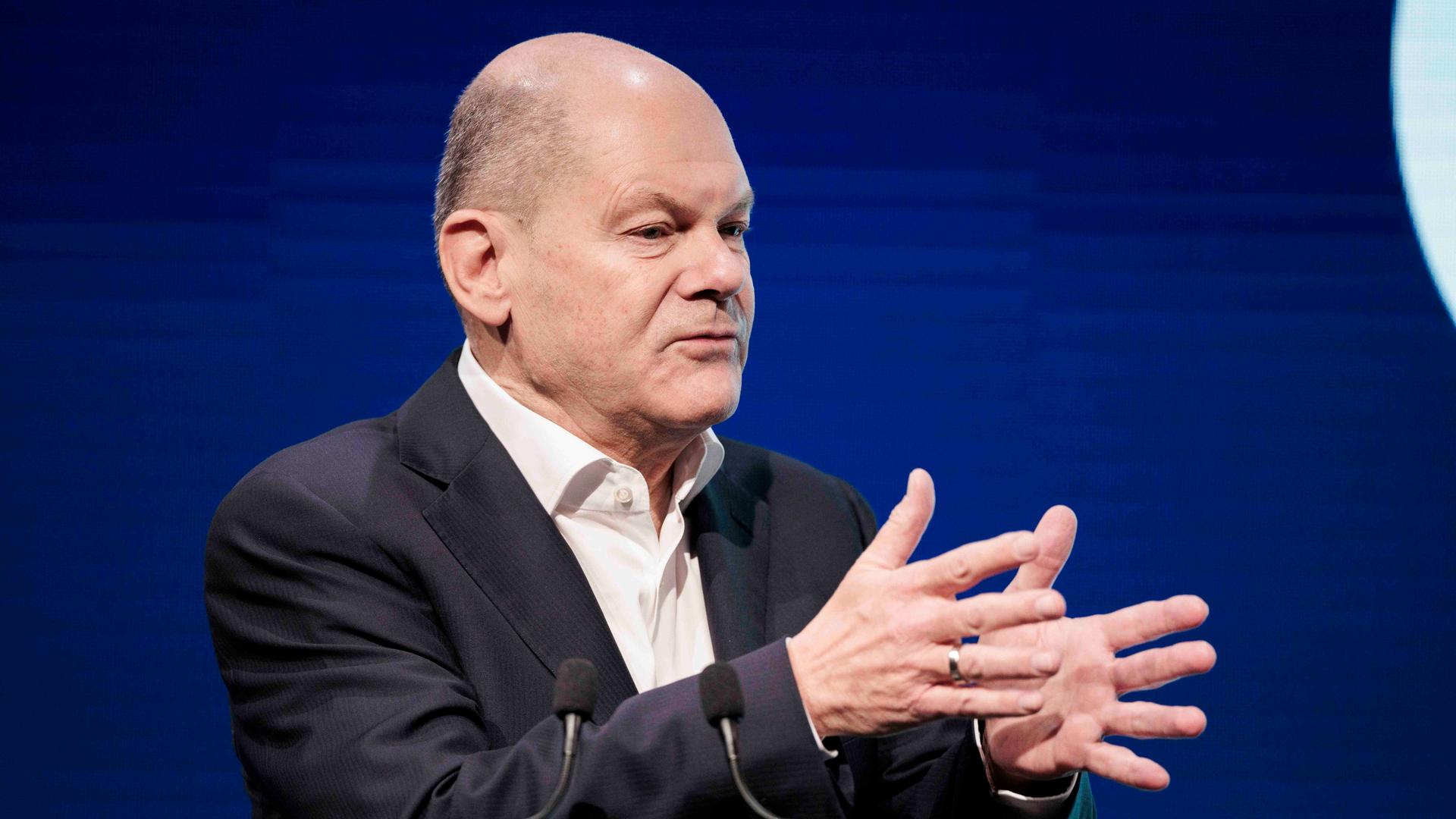 Berlin: Bundeskanzler Olaf Scholz (SPD) spricht vor Teilnehmern des Forums der Deutschen Telekom AG nach dem Bruch der Ampel-Koalition. 