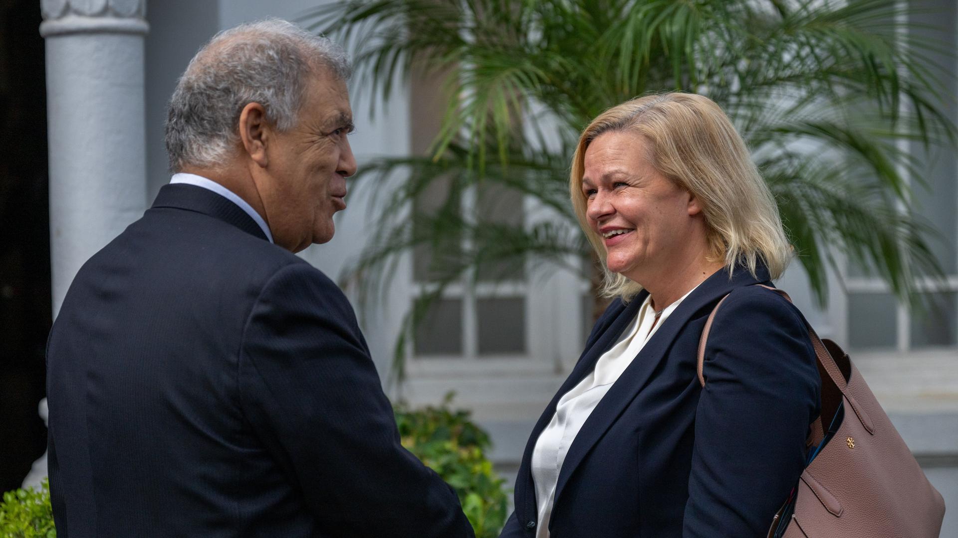 Marokko, Rabat: Nancy Faeser (SPD, r), Bundesministerin für Inneres und Heimat, wird im Innenministerium von Marokko von Abdelouafi Laftit, Innenminister von Marokko, empfangen. Marokko, Rabat: Nancy Faeser (SPD, r), Bundesministerin für Inneres und Heimat, wird im Innenministerium von Marokko von Abdelouafi Laftit, Innenminister von Marokko, empfangen.