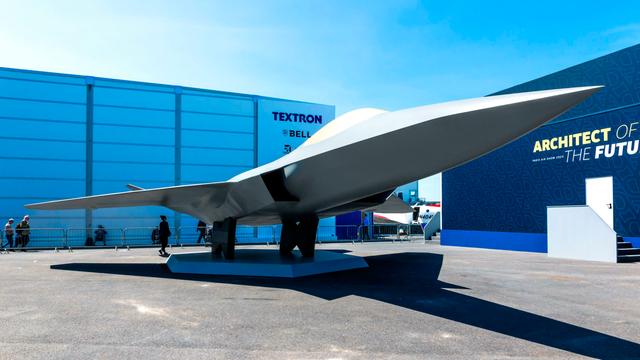 Modell des „Future Combat Air System“ (FCAS) der NGF von Dassault Aviation, Airbus und Indra Sistemas, ausgestellt auf der Paris Air Show 2025.