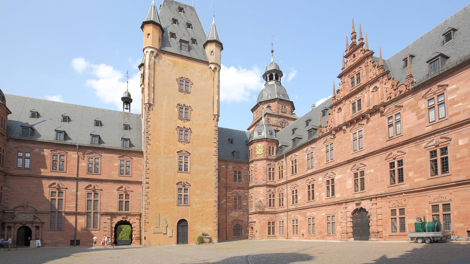 Innenhof vom Schloss Johannisburg in Aschaffenburg in Bayern. Innenhof vom Schloss Johannisburg in Aschaffenburg in Bayern.