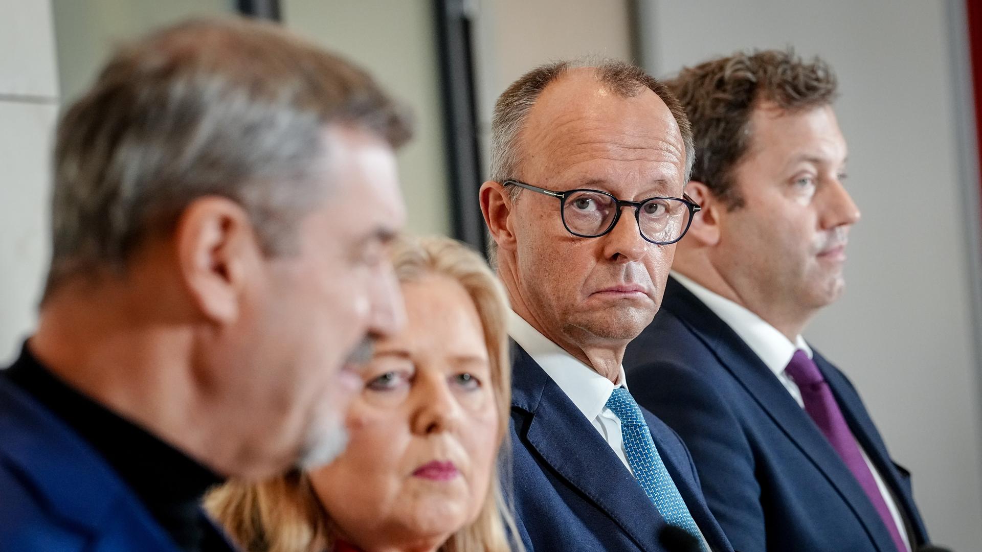 Markus Söder l-r), Bärbel Bas (SPD), Friedrich Merz (CDU), und Lars Klingbeil (SPD) geben am Rande des Koalitionsausschusses eine Pressekonferenz Markus Söder l-r), Bärbel Bas (SPD), Friedrich Merz (CDU), und Lars Klingbeil (SPD) geben am Rande des Koalitionsausschusses eine Pressekonferenz