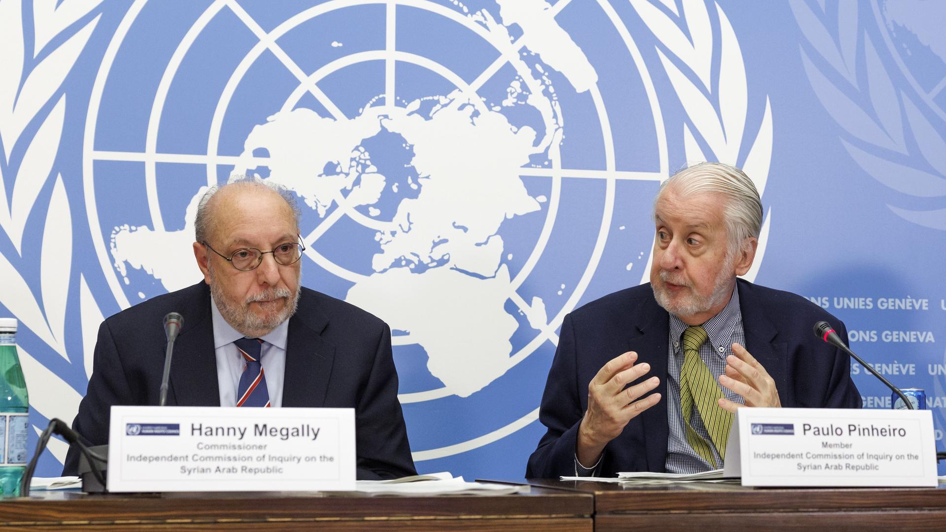Schweiz, Genf: Paulo Pinheiro (r), Vorsitzender der Syrien-Untersuchungskommission, spricht neben Hanny Megally, Mitglied der unabhängigen Syrien-Untersuchungskommission, bei einer Pressekonferenz. Schweiz, Genf: Paulo Pinheiro (r), Vorsitzender der Syrien-Untersuchungskommission, spricht neben Hanny Megally, Mitglied der unabhängigen Syrien-Untersuchungskommission, bei einer Pressekonferenz.