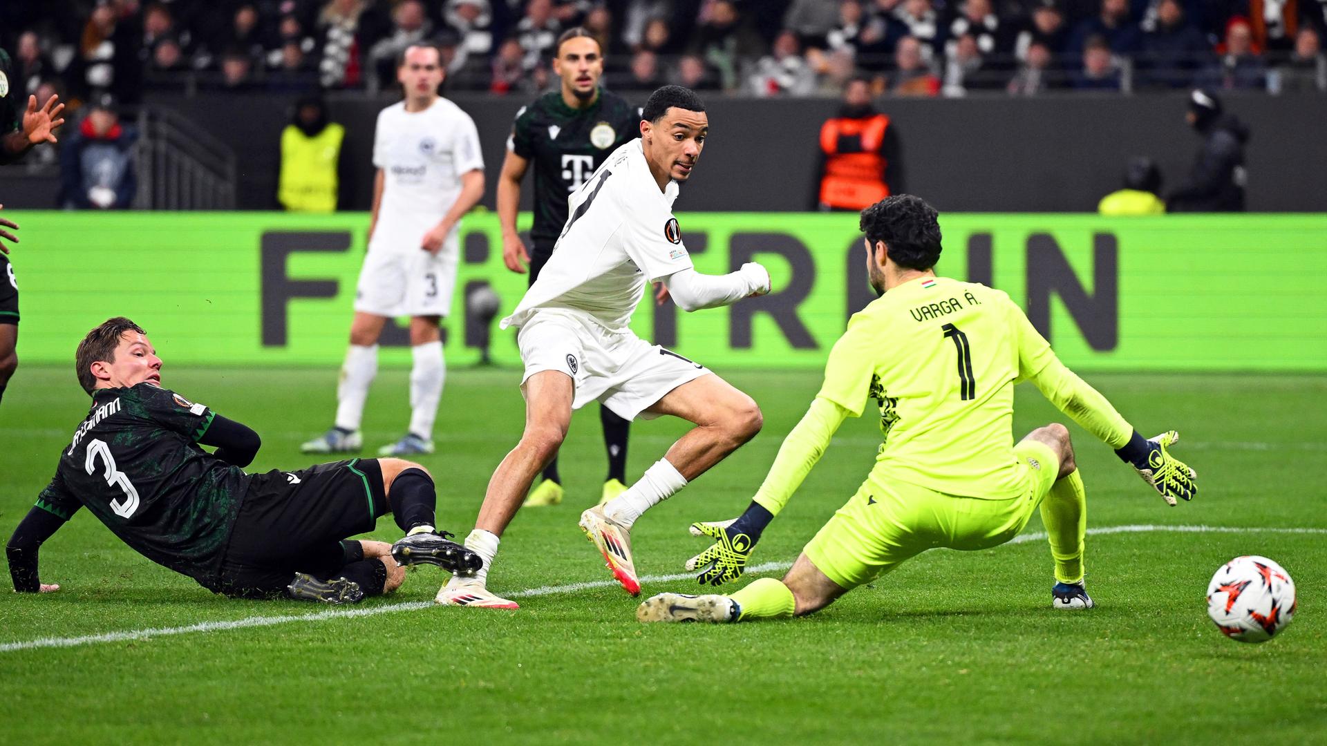 Eine Szene aus dem Spiel zwischen Eintracht Frankfurt und Ferencváros Budapest in der Europa League.