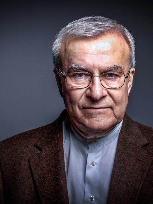 Der Synchronsprecher Joachim Kerzel ist im Alter von 84 Jahren gestorben. Der Schauspieler, Synchron- und Hörspielsprecher war die deutsche Stimme von Hollywoodstars wie Sir Anthony Hopkins, Jack Nicholson und Dustin Hoffmann.