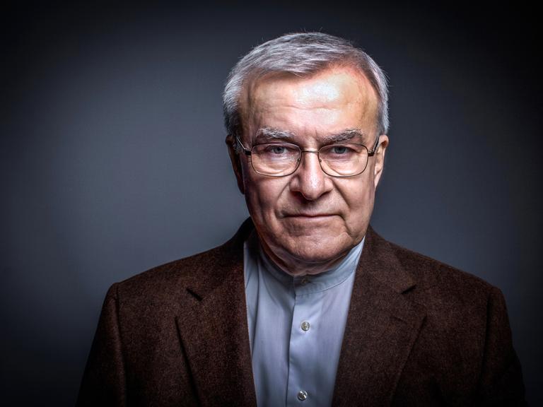 Der Synchronsprecher Joachim Kerzel ist im Alter von 84 Jahren gestorben. Der Schauspieler, Synchron- und Hörspielsprecher war die deutsche Stimme von Hollywoodstars wie Sir Anthony Hopkins, Jack Nicholson und Dustin Hoffmann.