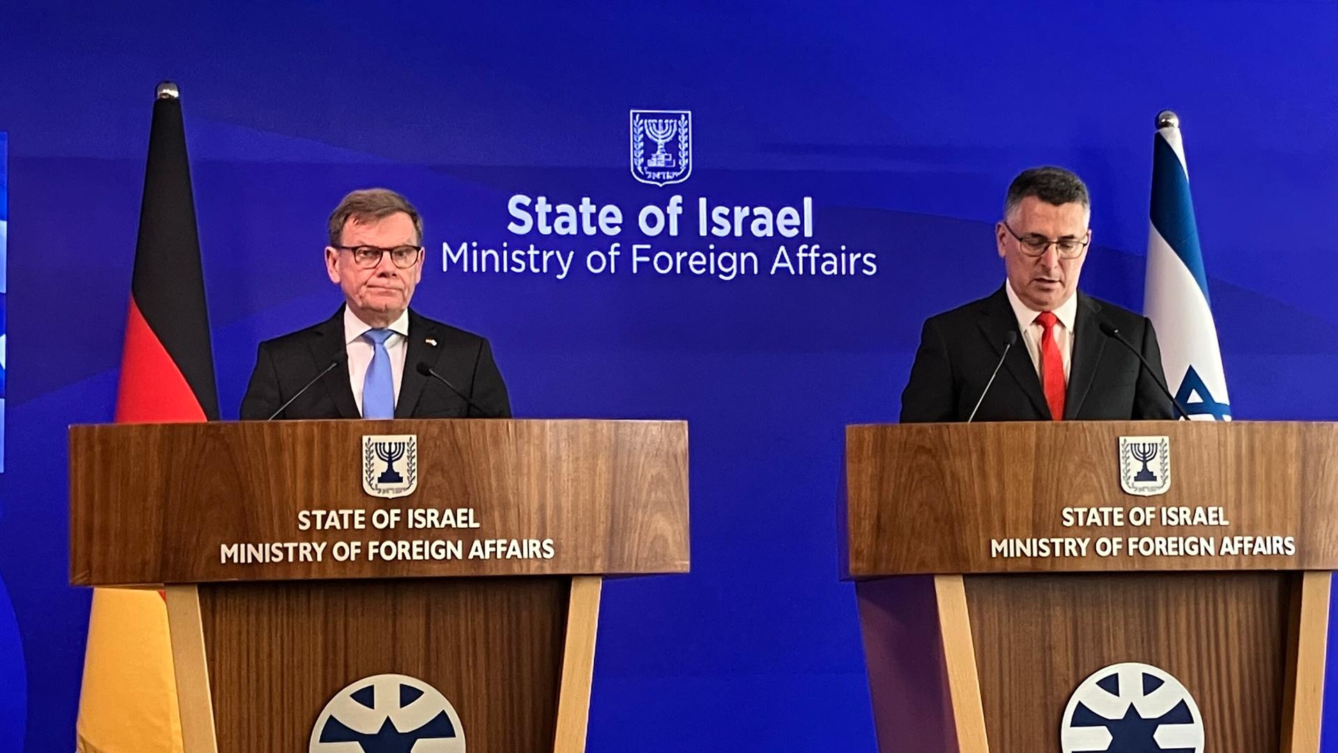 Johann Wadephul (CDU), Bundesaußenminister, und sein israelischer Amtskollege Gideon Saar geben eine Pressekonferenz im israelischen Außenministerium in Jerusalem. Johann Wadephul (CDU), Bundesaußenminister, und sein israelischer Amtskollege Gideon Saar geben eine Pressekonferenz im israelischen Außenministerium in Jerusalem.