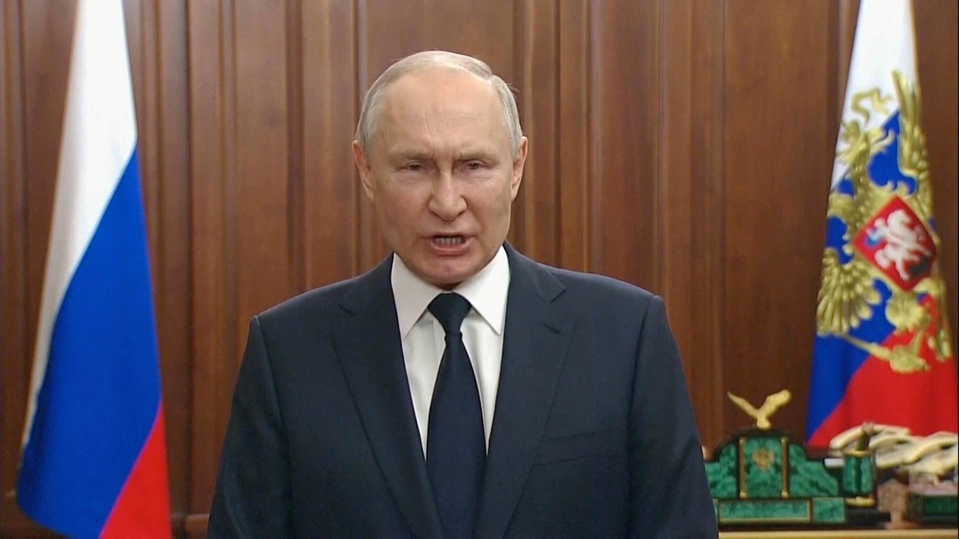 Dieses vom Pressedienst des russischen Präsidenten zur Verfügung gestellte Videostandbild zeigt Wladimir Putin, Präsident von Russland, während einer Ansprache an die Nation.