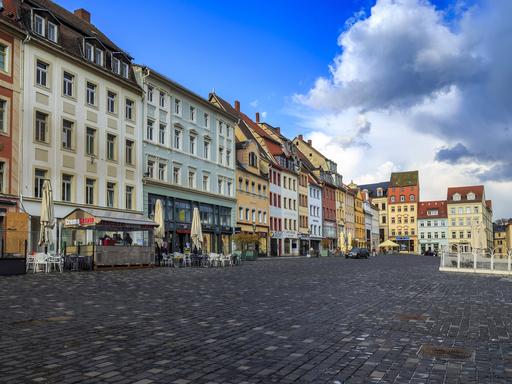 Marktplatz in der Stadt Altenburg in Thüringen.