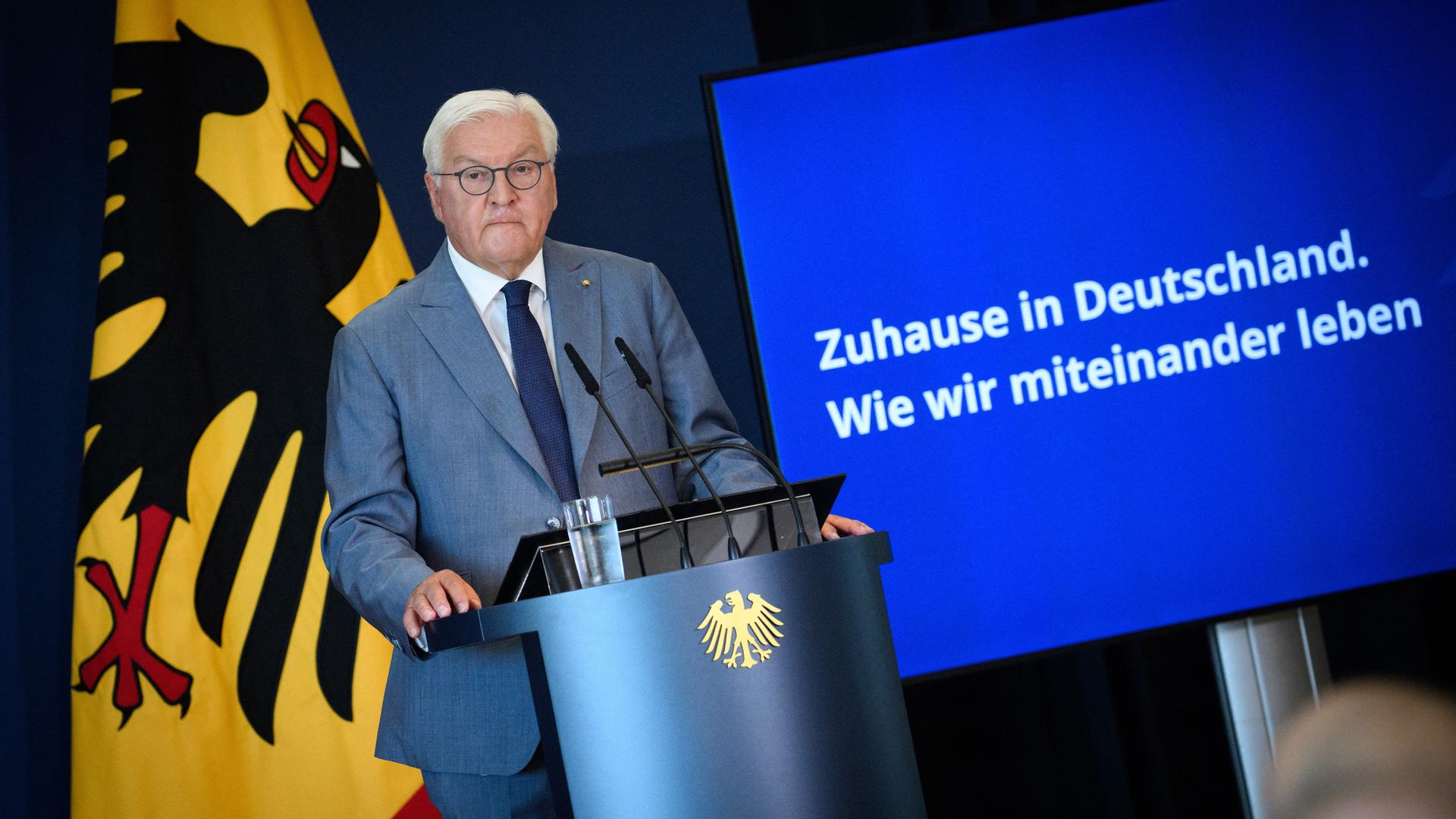 Bundespräsident Frank-Walter Steinmeier spricht bei der ersten Publikumsveranstaltung im neuen Amtssitz am Spreebogen.