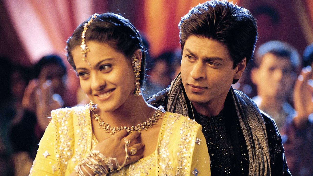 Szenenfoto aus dem Film "Kabhi Khushi Kabhie Gham" aka "Sometimes Happy Sometimes Sad" mit der Schauspielerin Kajol und dem Schauspieler Shahrukh Khan