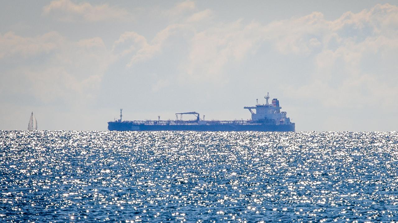 Der Tanker «Eventin» liegt vor der Küste der Insel Rügen. Der vom deutschen Zoll eingezogene ltanker «Eventin» befindet sich weiter nahe der Ostseeinsel Rügen. 
