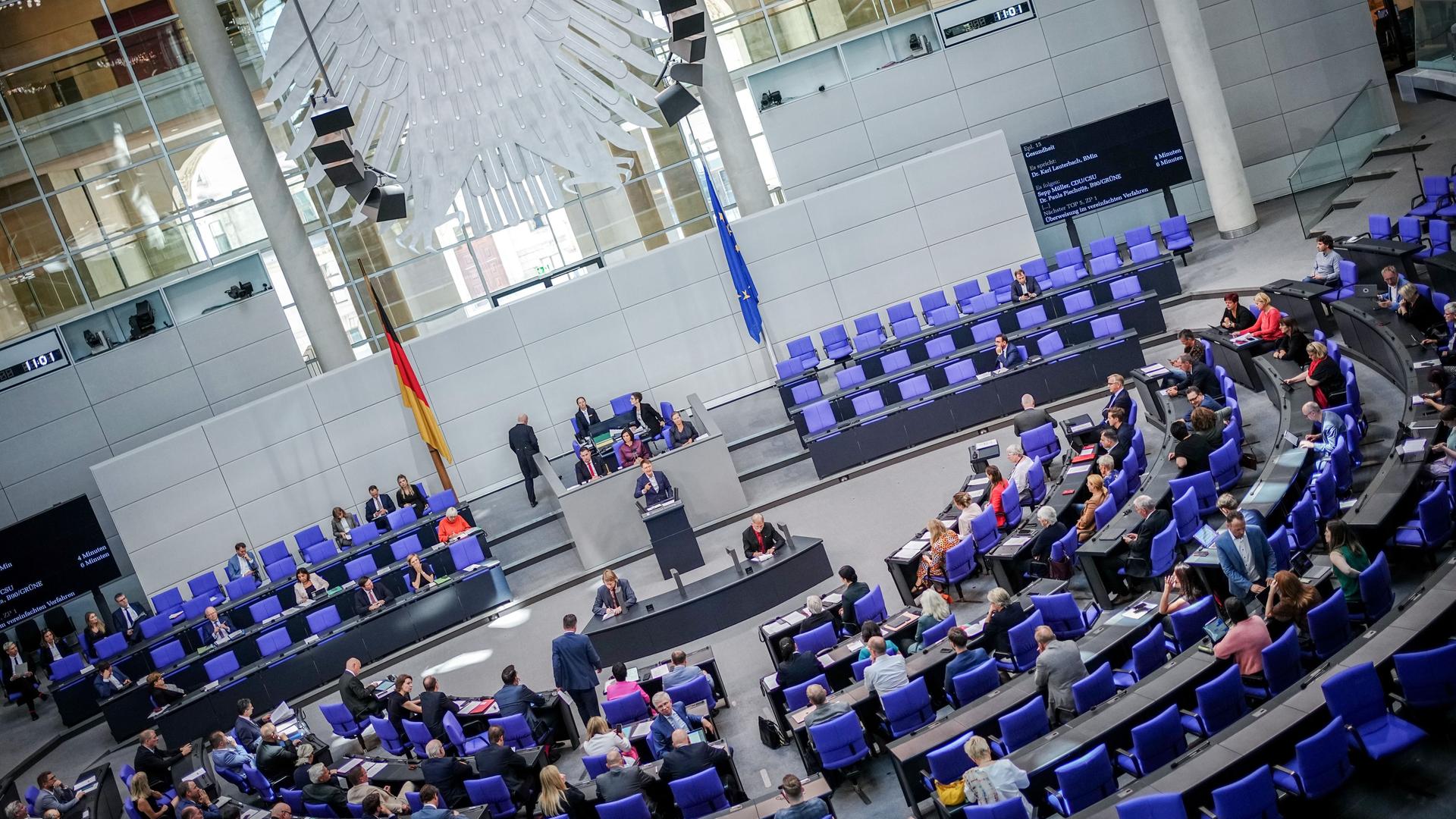 Blick in der Bundestag während einer Plenardebatte