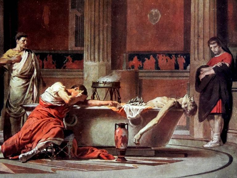 Tod eines Stoikers: Das Gemälde von Manuel Dominguez Sánchez zeigt den sterbenden Seneca in einer Badewanne. Um ihn herum stehen in Tuniken gehüllte Männer, einer weint. Er stützt sich auf dem Badewannenrand ab. 