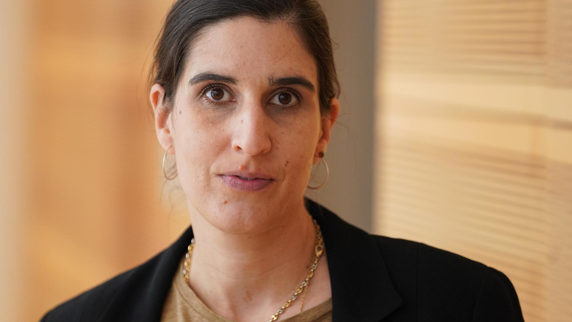 Ein Porträt von Rima Hanano, Leiterin von "Claim - Allianz gegen Islam- und Muslimfeindlichkeit." Ein Porträt von Rima Hanano, Leiterin von "Claim - Allianz gegen Islam- und Muslimfeindlichkeit."