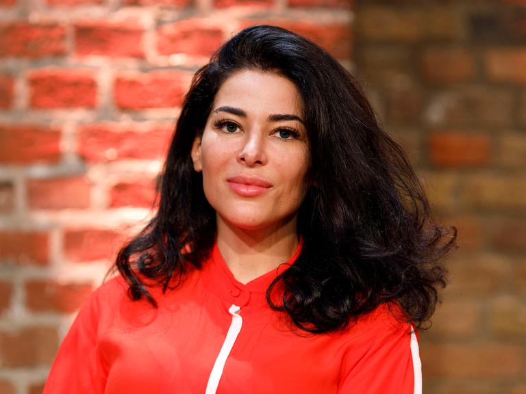 Die Publizistin Samira El Ouassil auf der phil.cologne 2021 in Köln Die Publizistin Samira El Ouassil auf der phil.cologne 2021 in Köln
