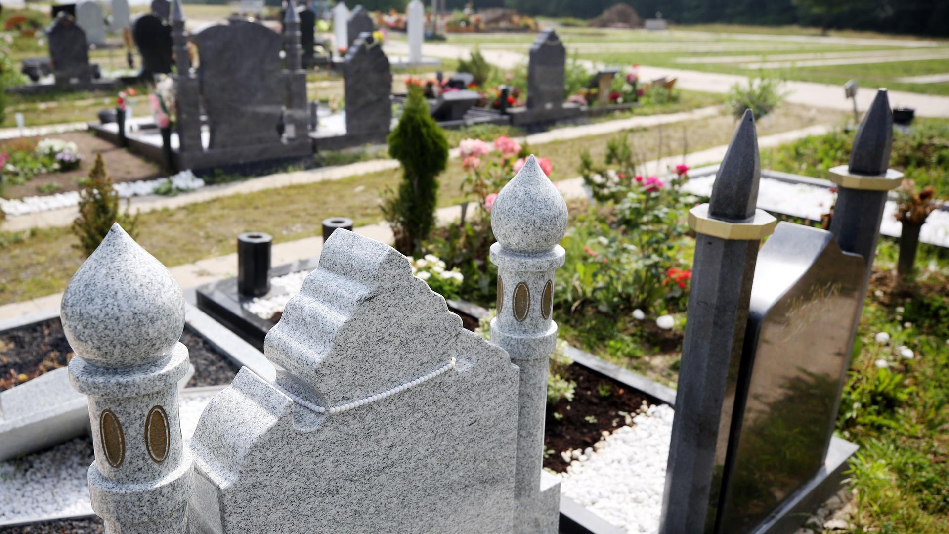 Essen: Das Foto zeigt das islamische Gräberfeld auf dem Hallo-Friedhof. Essen: Das Foto zeigt das islamische Gräberfeld auf dem Hallo-Friedhof.