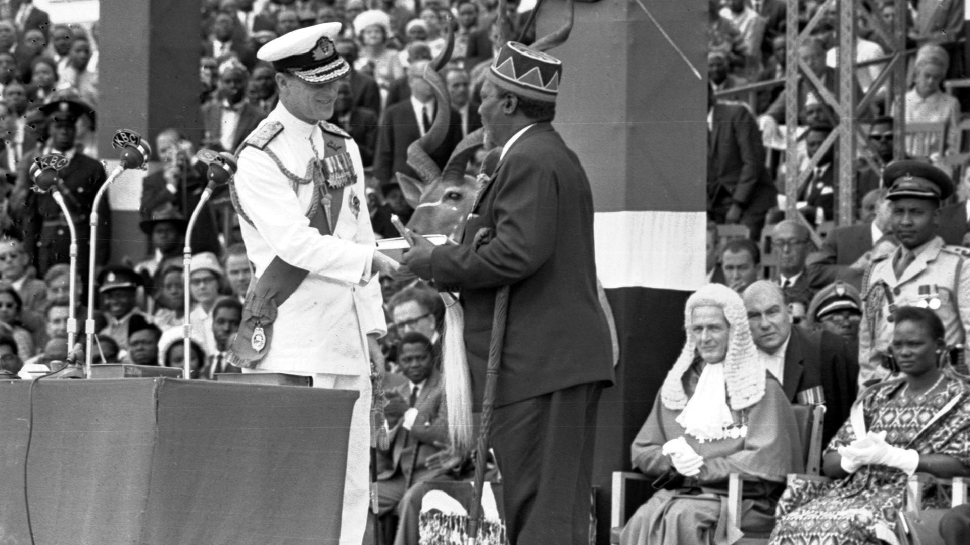 Festakt mit Prinz Philip und Jomo Kenyatta.