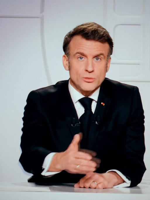 Frankreichs Präsident Emmanuel Macron bei seiner Fernsehansprache.