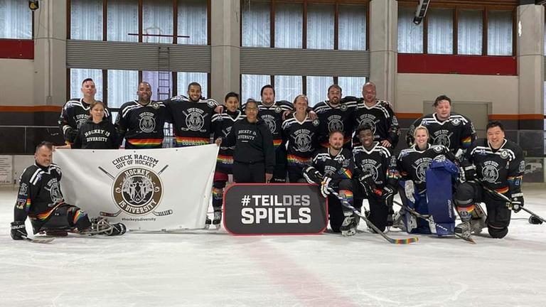Das gemeinnützige Netzwerk „Hockey is Diversity“  mit aktuellen und ehemaligen Amateur- und Profi-Eishockeyspielern kämpft gegen Rassismus und Diskriminierung.