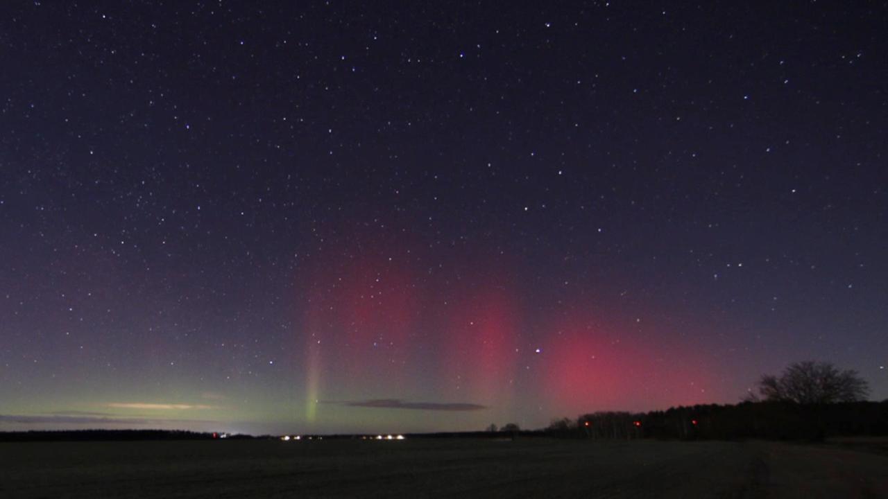 Ende Februar, Anfang März 2023  gibt es ein am Nachthimmel über Deutschland höchst seltenes Spektakel: Polarlichter, hier über Jerichow, Sachsen-Anhalt.