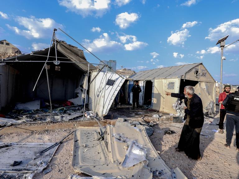 Ein Flüchtlingslager in der syrischen Region Idlib nach einem Raketenbeschuss durch das syrische Regime