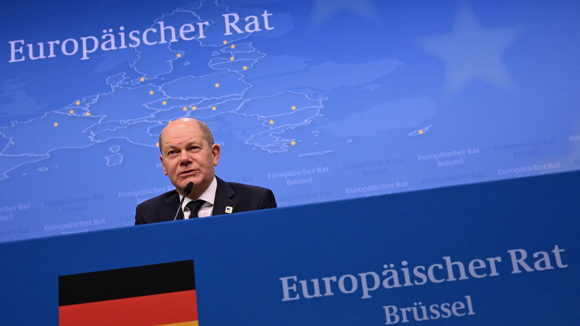 Bundeskanzler Olaf Scholz spricht nach dem EU-Gipfel in Brüssel