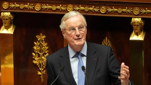 Der französische Premier Michel Barnier spricht vor der Nationalversammlung in Paris. 