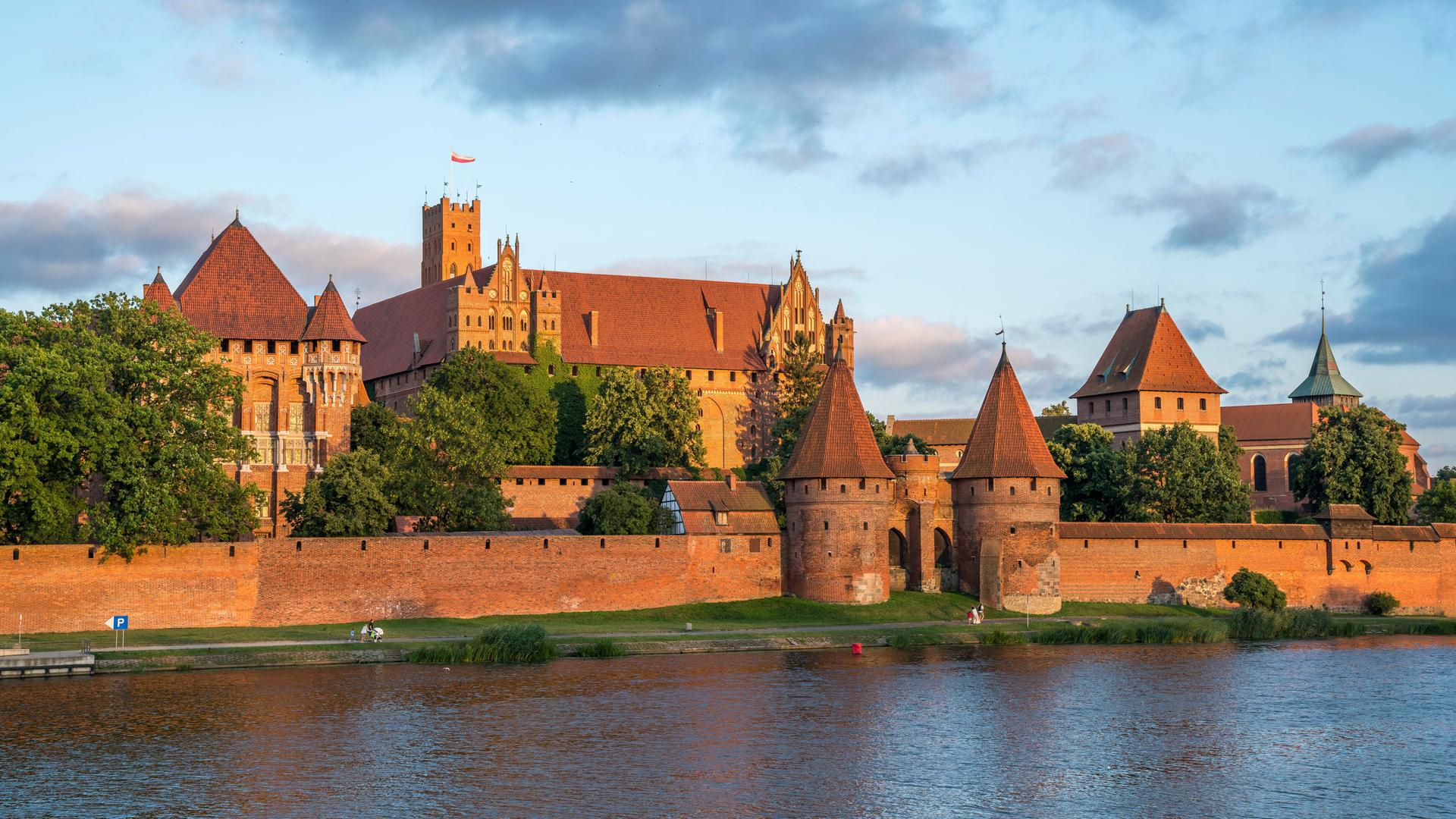Die Marienburg, mittelalterliche Ordensburg des Deutschen Ordens am Fluss Nogat, Malbork, Polen, Europa
