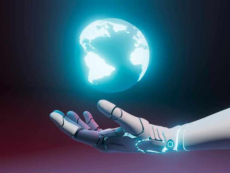 Eine computergenerierte Animation zeigt unsere Erdkugel, wie sie über einer überdimensionalen Hand eines Roboters bzw. einer KI schwebt.