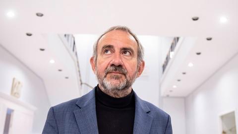 Der Präsident der Stiftung Preussischer Kulturbesitz SPK Hermann Parzinger posiert für ein Bild im Foyer der Villa von der Heydt in Berlin am 25. Januar 2023.