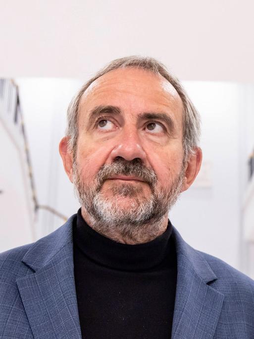 Der Präsident der Stiftung Preussischer Kulturbesitz SPK Hermann Parzinger posiert für ein Bild im Foyer der Villa von der Heydt in Berlin am 25. Januar 2023.