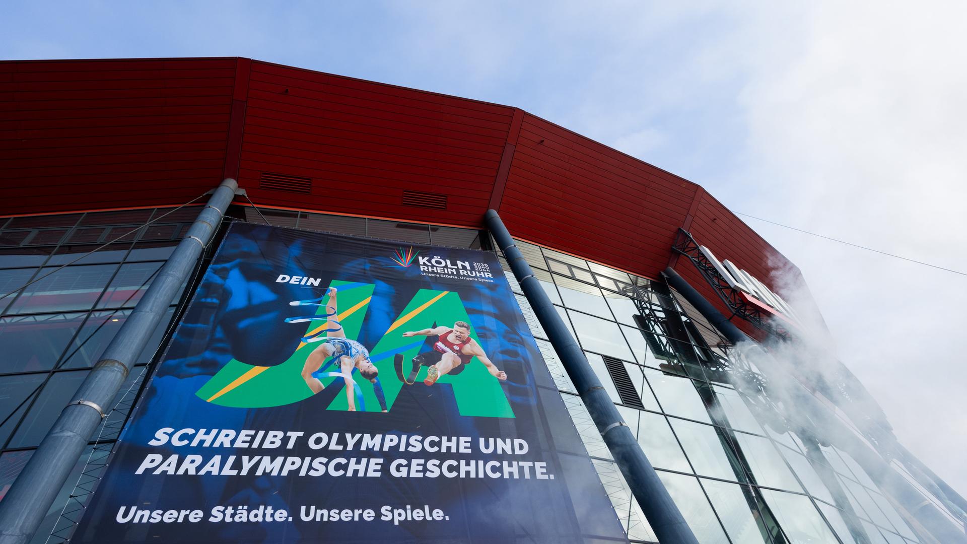 Ein Plakat zum Bürgerentscheid KölnRheinRuhr zur Bewerbung als Standort für die Olympischen Spiele. Auf dem Plakat steht ein großes "Ja". 