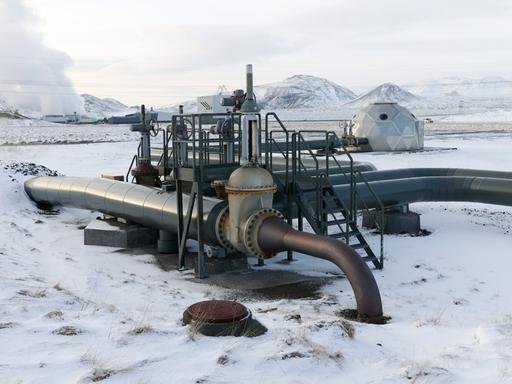 Hellisheidarvirkjun, Island:  Anlage der Firma Carbfix, die CO2 abscheidet und es in Erdschichten pumpt, um es dort einzulagern